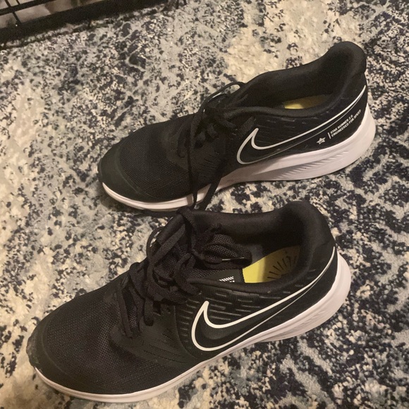 Nike - Picture 2 of 3